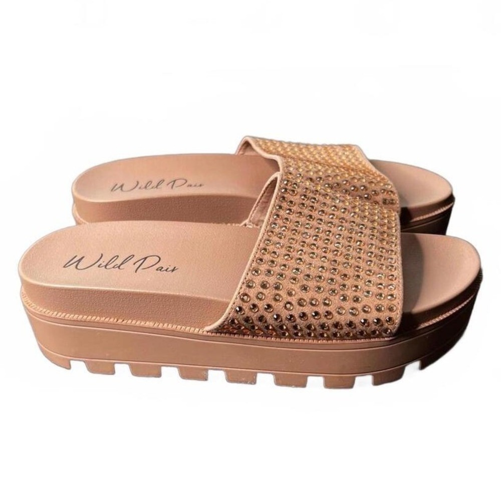 WILD PAIR Elevated 2 Platform Sandals Beige Rhinestone Lugged Sole 9